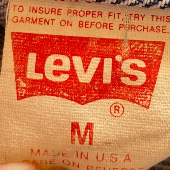 VINTAGE • Levis Denim Jacket • Made in USA - Picture 5 of 8